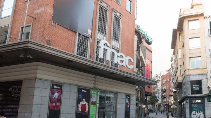 El edificio de la FNAC desde la Calle Preciados
