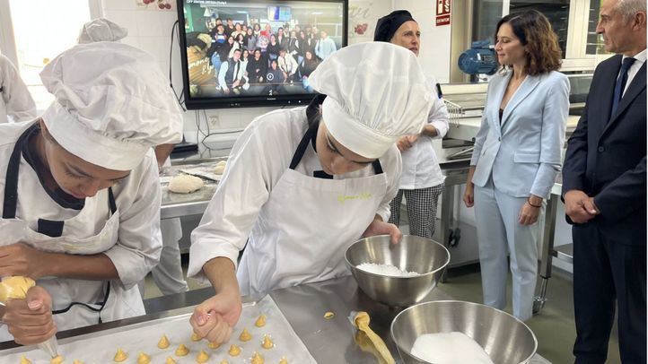 Isabel Díaz Ayuso visita el Centro Integrado de Formación Profesional Simone Ortega de Móstoles con motivo del inicio del curso escolar 2025/26