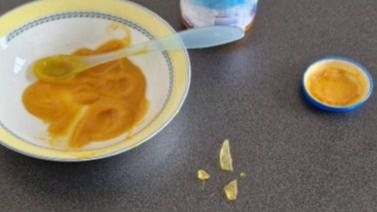 Tarro de comida con cristales