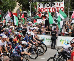 Más de 400 agentes de la Guardia Civil blindan el paso de la Vuelta por la región este finde