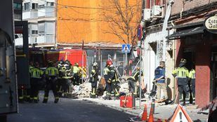 Hallan el cuerpo sin vida de un hombre bajo los escombros de la explosión en Puente de Vallecas