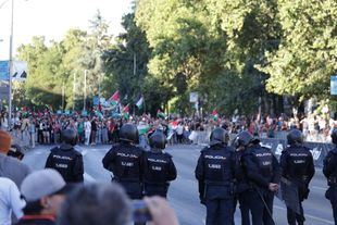 Suspensión histórica de la última etapa de La Vuelta: dos detenidos y 22 policías heridos