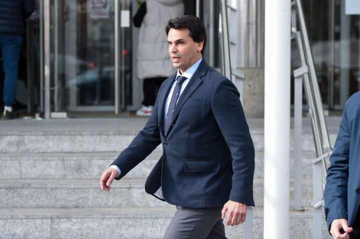 Archivo - Alberto González Amador a la salida de los juzgados