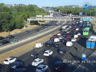 Día complicado en las carreteras: retenciones por varios accidentes en la A-6, A-2, A-42 y A-45