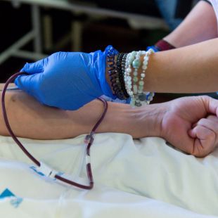 Los hospitales necesitan donaciones urgentes de sangre del grupo 'B-'