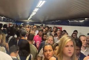 Aglomeraciones en varias líneas de Metro a primera hora de este martes: "Somos personas, no animales"