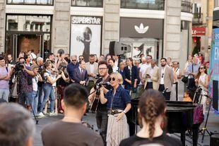 Aperitivo sorpresa del festival Jardín de las Delicias en Gran Vía