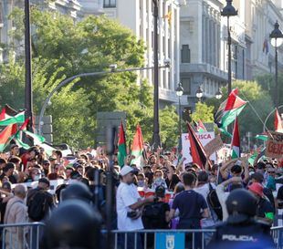 Ayuso condecora a Vingegaard y La Vuelta frente al "boicot" de la izquierda