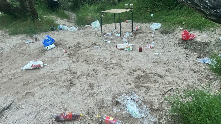 Déposito de residuos en el Parque Regional de la Cuenca Alta del Manzanares