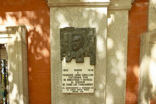 La izquierda reprocha la restitución de la placa de Largo Caballero sin ceremonia ni aviso