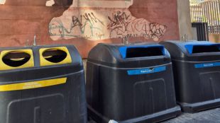 Desperfectos en la fachada del Museo de Historia de Madrid tras los incendios en los contenedores de basura situados en la calle de la Beneficiencia