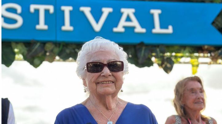 14 personas mayores viven su primer festival de música en el Jardín de las Delicias