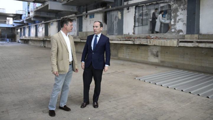 José Antonio Martínez-Páramo y Borja Carabante, en la visita a la antigua fábrica de Clesa, futura sede de un centro científico y de innovación