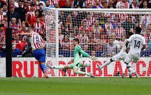 El Atleti aplasta al Madrid en el primer derbi de la temporada