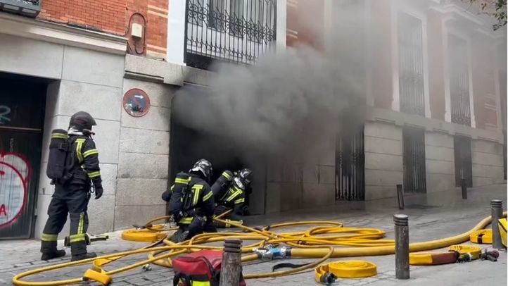 Incendio en un semisótano de la calle Factor