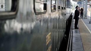 El Tren de la Fresa vuelve a rodar con rutas culturales, históricas y gastronómicas