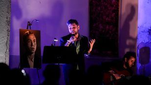 Miguel Poveda rinde homenaje a Vicente Aleixandre en un emotivo concierto en Velintonia