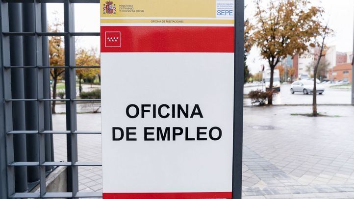 Entrada a la oficina de empleo Vallecas-Santa Eugenia