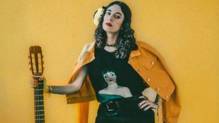 Sofía Comas nos ampara de los villanos con su 'Ranchera Protectora'
