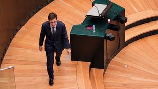 Almeida se desmarca de Vox y asegura que no se obligará a ninguna mujer a recibir información sobre aborto