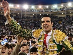 Puerta Grande para un Emilio de Justo épico, herido en su primero, y con faenón en el otro