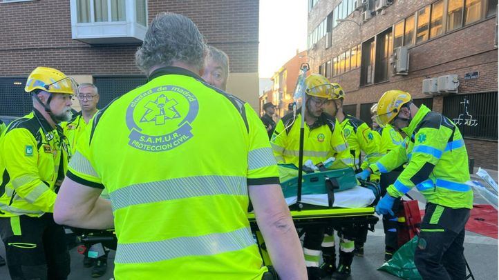 Una mujer, grave tras ser atropellada por un camión de la limpieza en Carabanchel