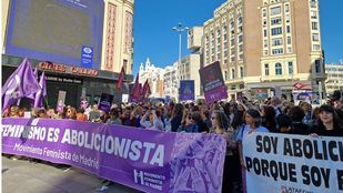Feministas se concentran en Madrid para exigir la abolición de la prostitución: "Putero, game over"