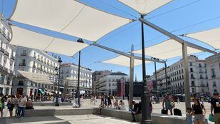 Madrid comienza a desinstalar los toldos de la Puerta del Sol