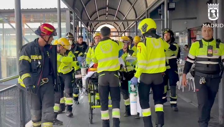 Rescate de un herido en la estación de Villaverde Bajo