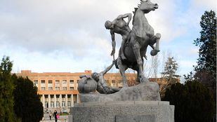 Estatua en la Universidad Complutense
