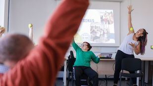 Yoga adaptado: una ventana al bienestar de las personas mayores