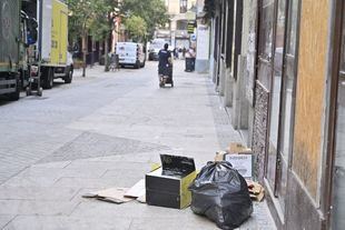 El PSOE reclama a Almeida aplicar la tasa de basura de negocios a los pisos turísticos
