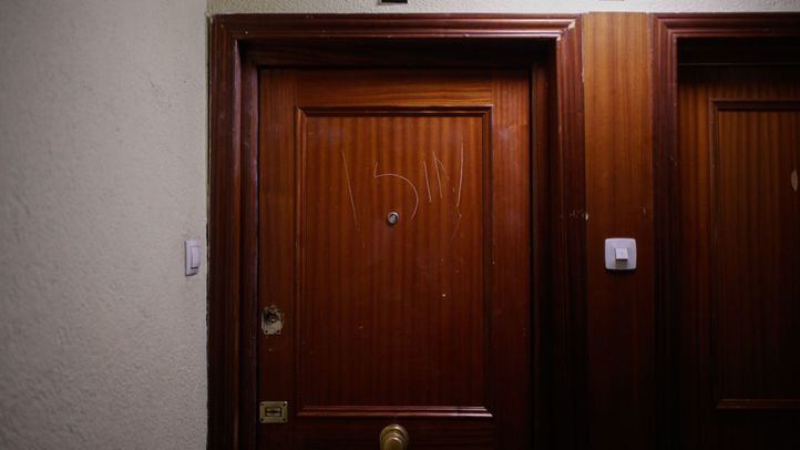 Puerta de la vivienda dónde han ocurrido los hechos.