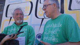 Docentes con camisetas en defensa de la educación pública, vetados en el acto de Ayuso en un instituto