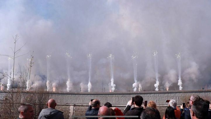 Mascletà en la explanada de Puente del Rey