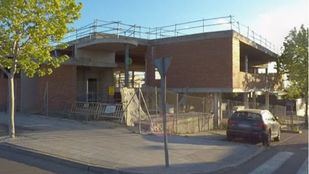 Grave accidente laboral: un hombre de 56 años cae desde un segundo piso