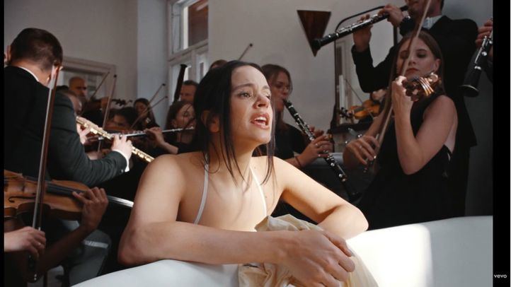 La artista Rosalía publica 'Berghain' con Björk e Yves Tumor.