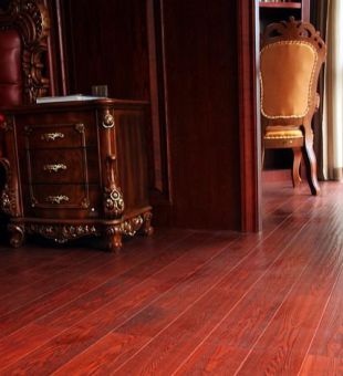 ¿Buscas un suelo resistente al uso? La clave del suelo SPC y la guía profesional de Click Tarima