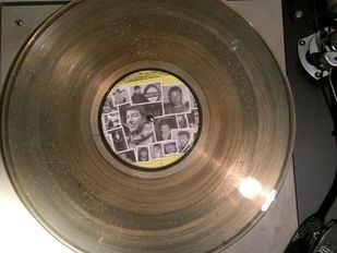 De tatuajes a vinilos: nuevas formas de conservar las cenizas de los seres queridos