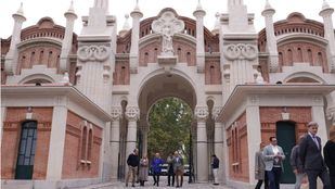 La Almudena, a punto para Todos los Santos tras la restauración de su pórtico y capilla