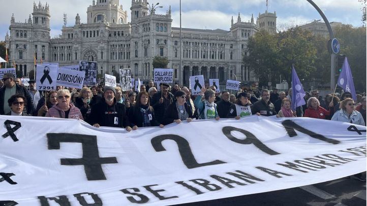 Manifestación convocada en Madrid por la Marea de Residencias para pedir investigaciones sobre los fallecidos en las residencias de ancianos durante la pandemia