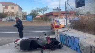 Accidente grave en la A-5: motorista de 23 años herido tras una colisión con un turismo