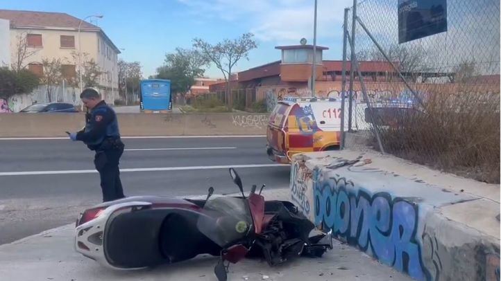 Accidente entre un turismo y una moto en la A-5