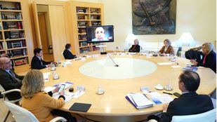 El alcalde de Madrid, José Luis Martínez-Almeida, sigue la Junta de Gobierno de forma telemática desde Buenos Aires