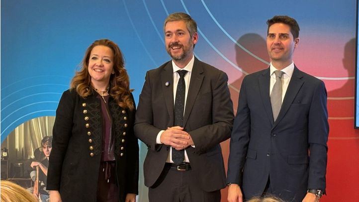 La consejera de Sanidad, Fátima Matute; el de Presidencia, Justicia y Administración Local, Miguel Ángel García Martín; y el de Educación, Ciencia y Universidades, Emilio Viciana, durante la presentación del balance del primer año del plan contra drogas.