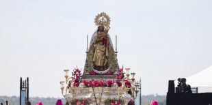 Misa, procesión y sabor castizo en las calles en el Día de la Almudena
