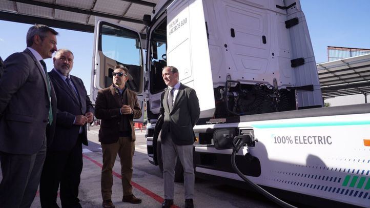 El Ayuntamiento habilita la electrolinera pública más grande de la capital en Vicálvaro: cuenta con 32 puntos de recarga, disponibles las 24 horas