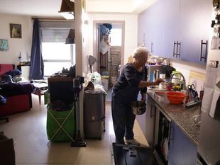 Más de 200 vecinos de alquiler social, en riesgo de desahucio en el Ensanche de Vallecas