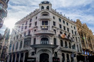 La torre oblicua del ejército