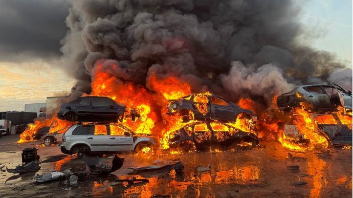 Incendio en un desguace en San Martín de la Vega